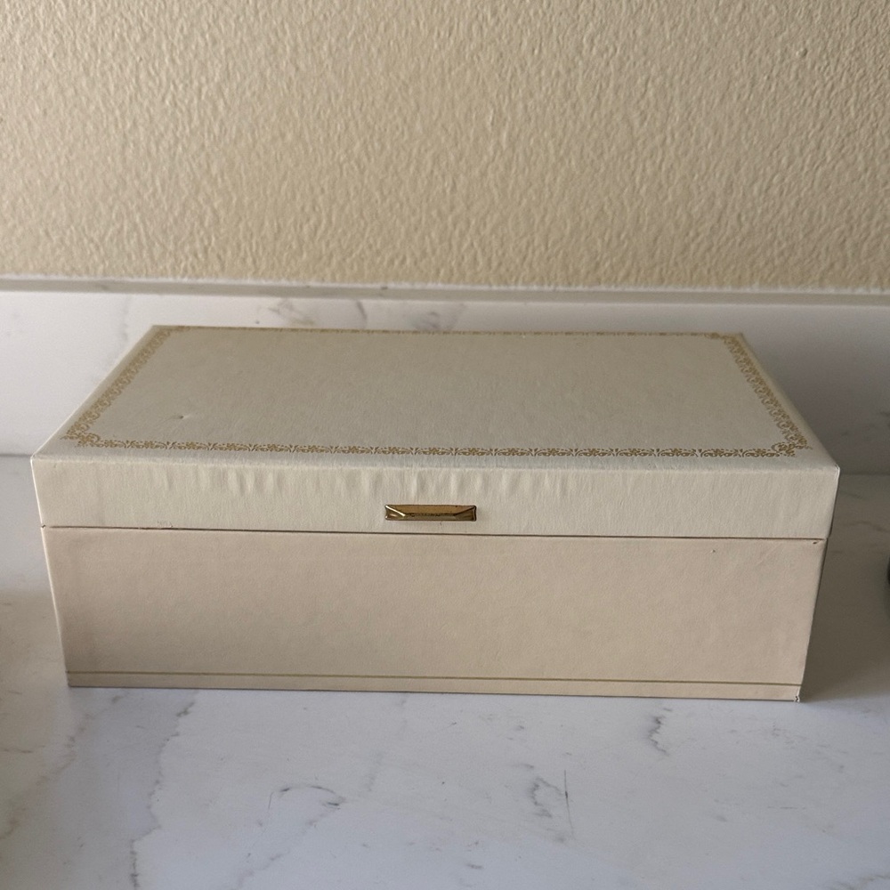 Vintage Mele Jewelry Box Made in USA